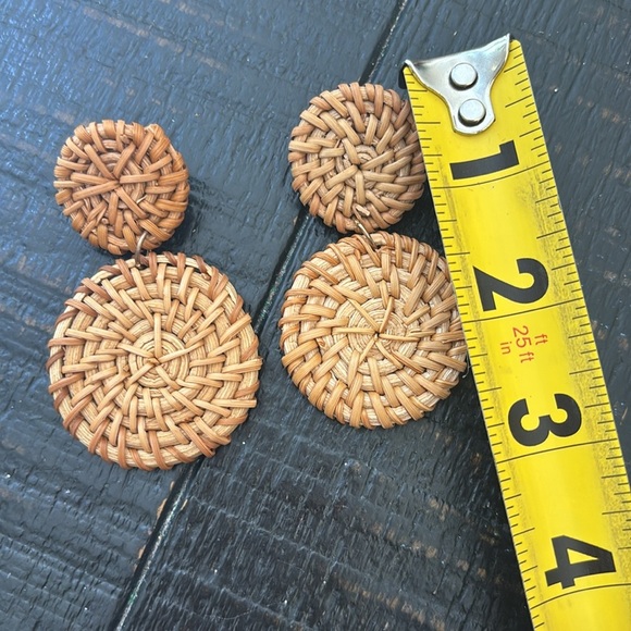 🎈4 LISTINGS FOR $20! Woven Natural Rattan Circle Drop Tan Earrings - Picture 2 of 4